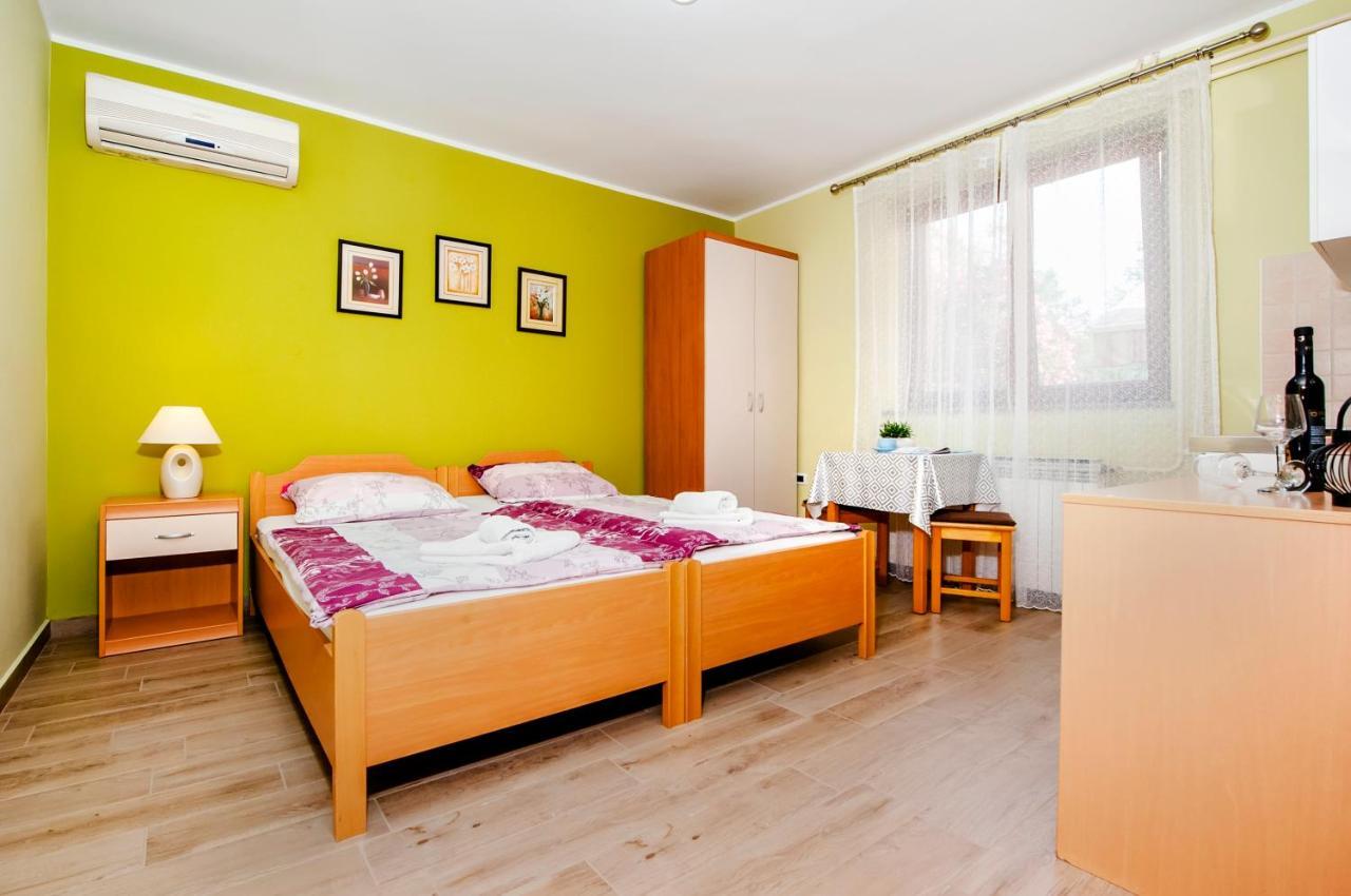 Casa Leona Apartment โรวีน ภายนอก รูปภาพ