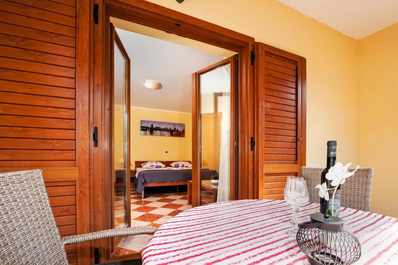 Casa Leona Apartment โรวีน ภายนอก รูปภาพ