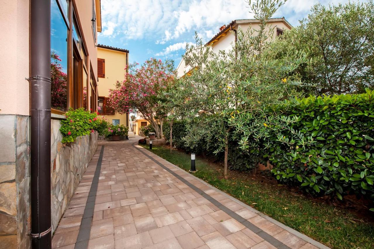 Casa Leona Apartment โรวีน ภายนอก รูปภาพ