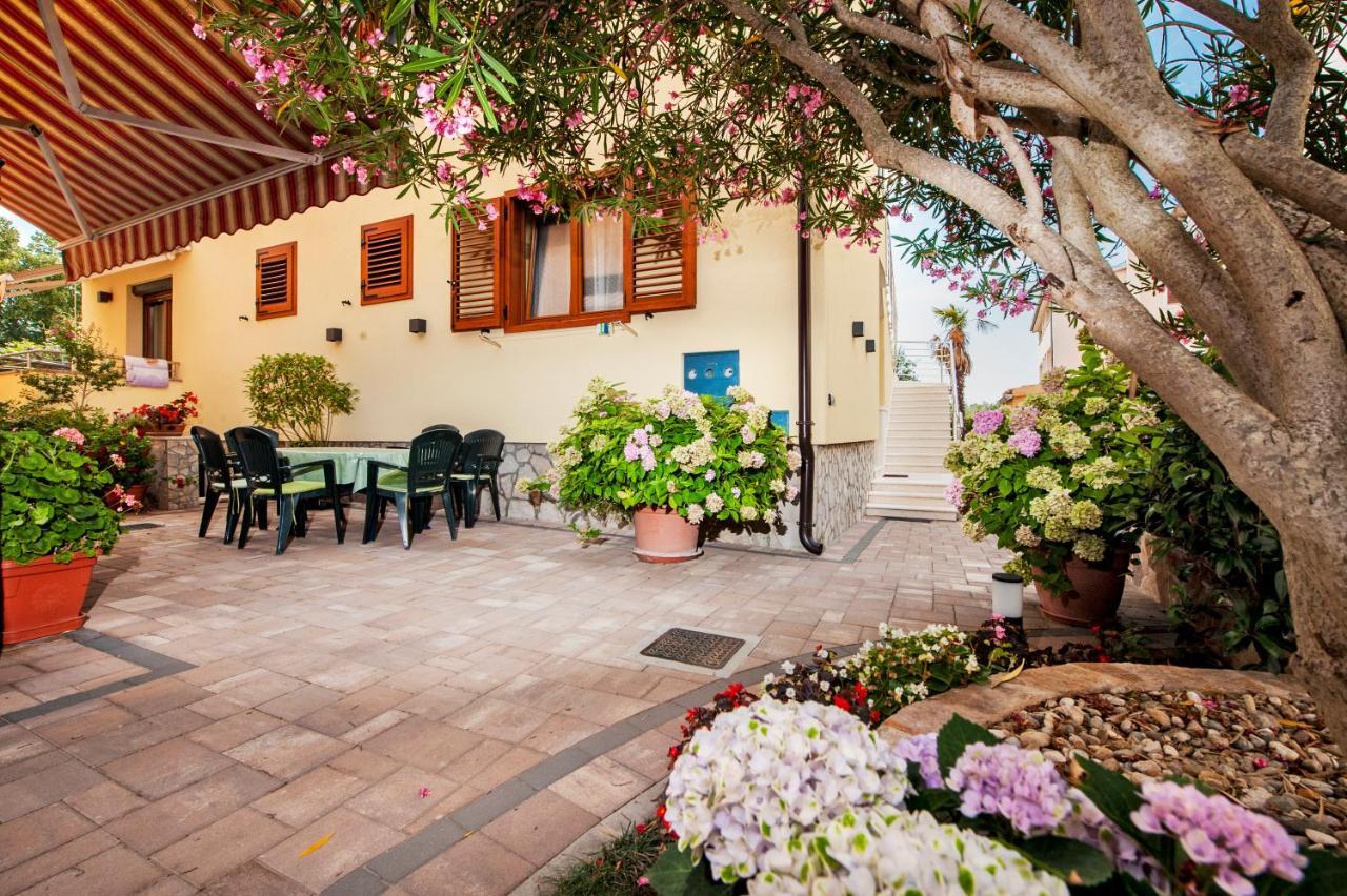 Casa Leona Apartment โรวีน ภายนอก รูปภาพ