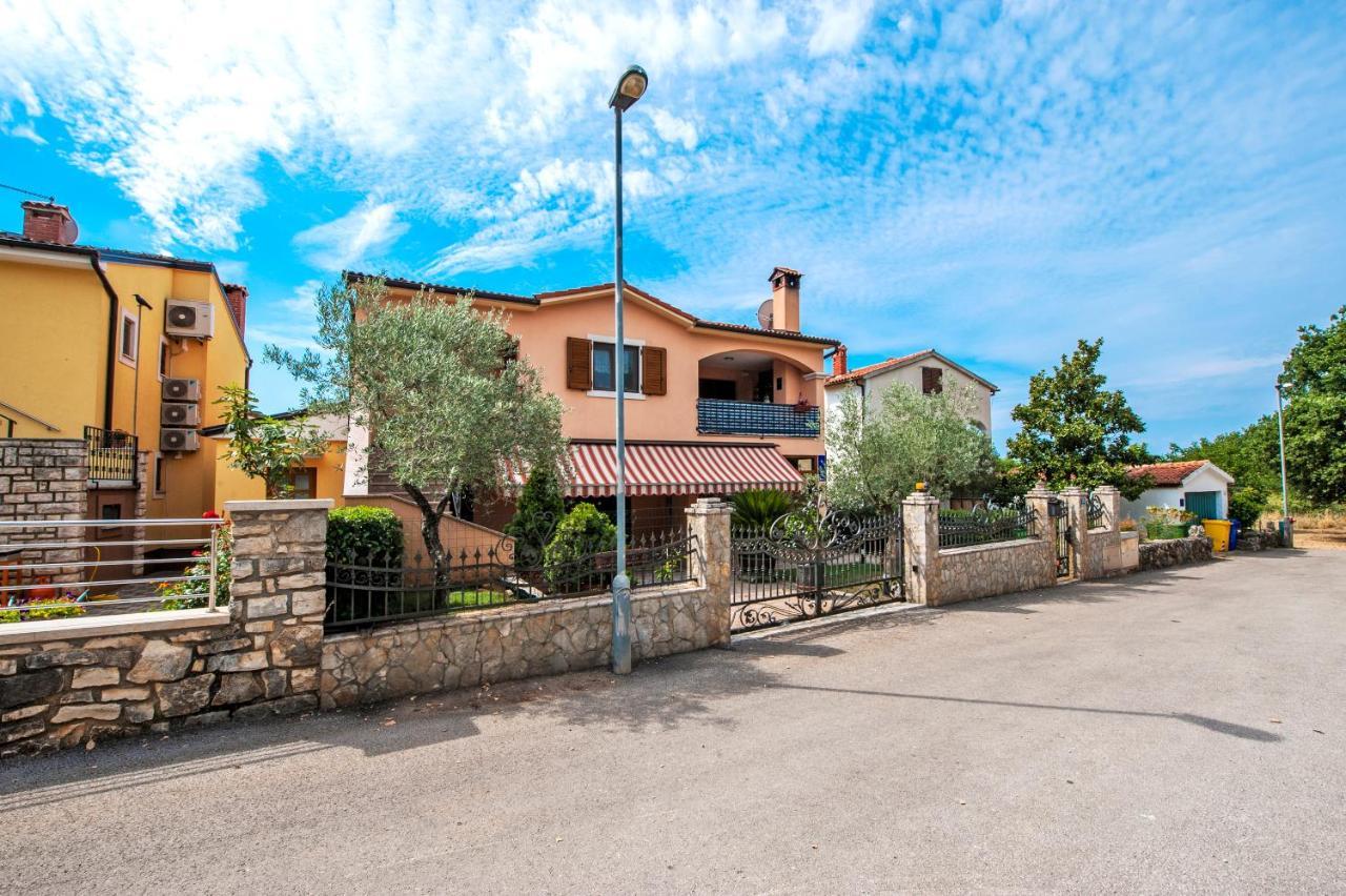 Casa Leona Apartment โรวีน ภายนอก รูปภาพ