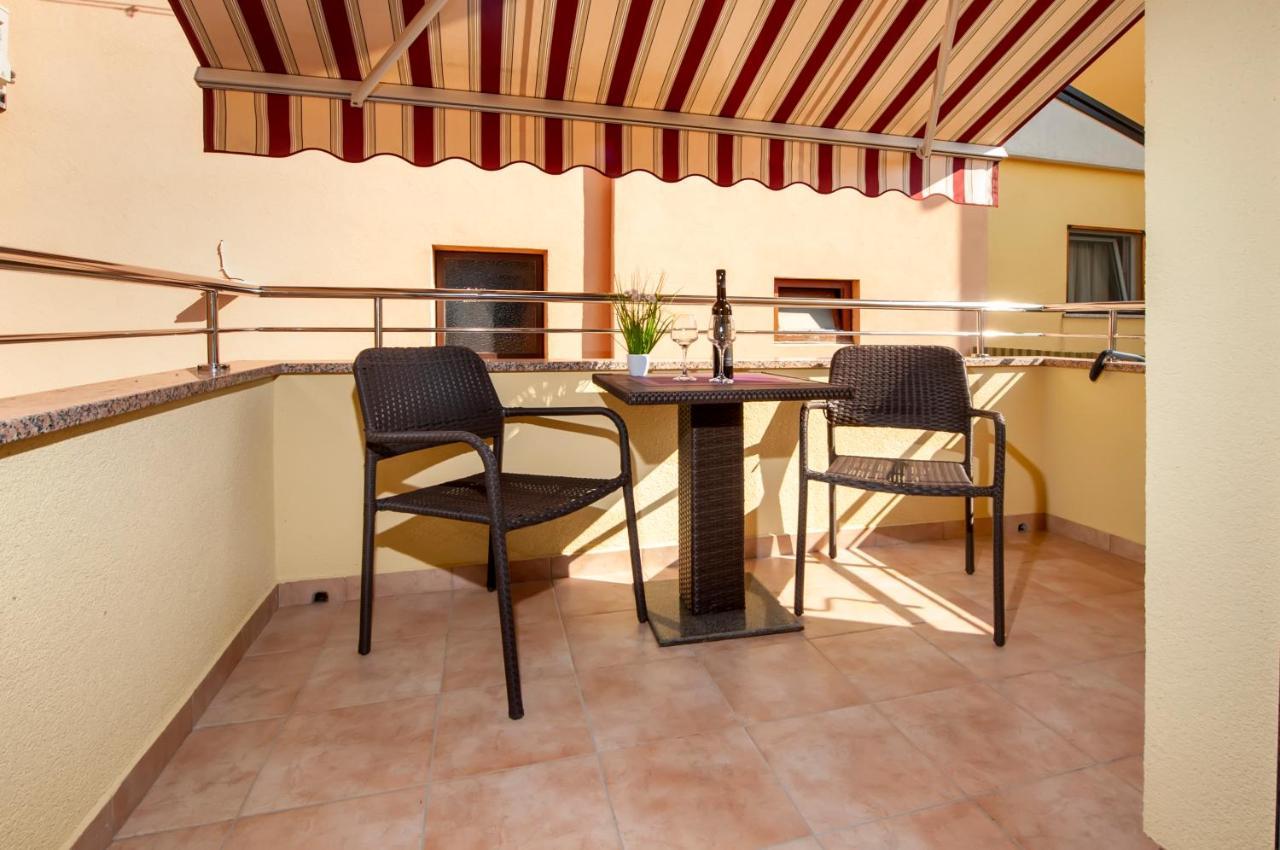 Casa Leona Apartment โรวีน ภายนอก รูปภาพ