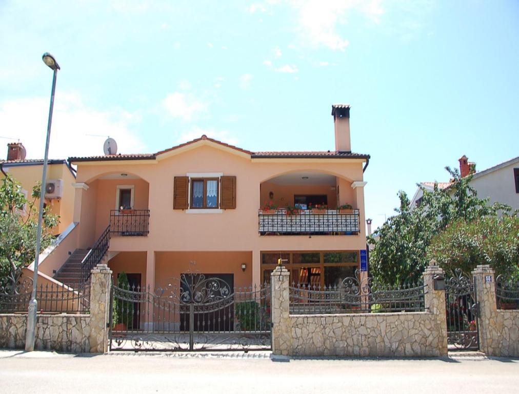 Casa Leona Apartment โรวีน ภายนอก รูปภาพ