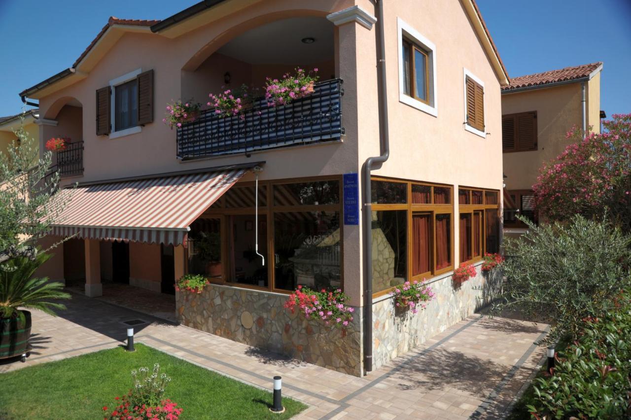 Casa Leona Apartment โรวีน ภายนอก รูปภาพ