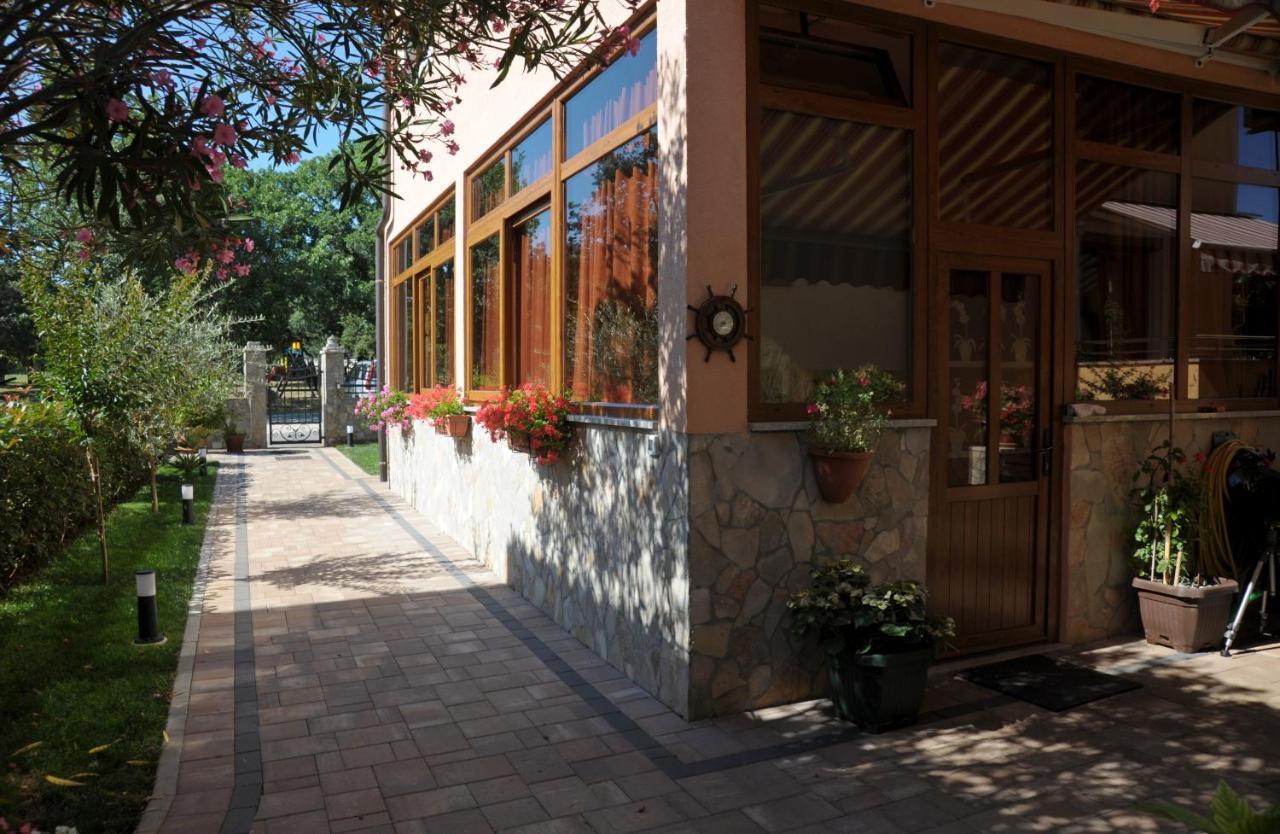 Casa Leona Apartment โรวีน ภายนอก รูปภาพ